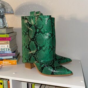 MISS LOLA GREEN SNAKESKIN BOOTS SIZE US 8